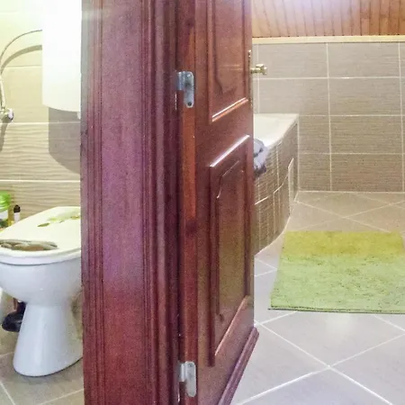 Stunning In W 2 Bedrooms *