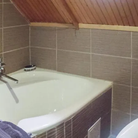 Stunning In W 2 Bedrooms 아파트